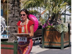 Waiters Race Pornic 2013 credits Framboise de Pornic http://framboise-pornic.eklablog.com/